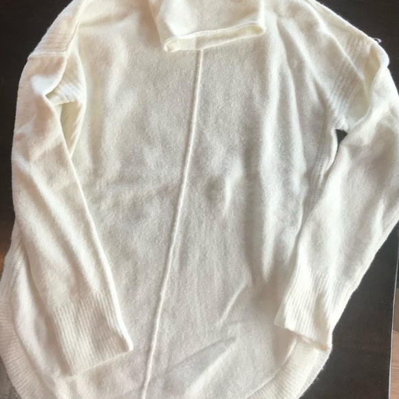 OFFERS WELCOME 
2 available Grey or White oversized mock turtleneck Gap sweater - Picture 6 of 9